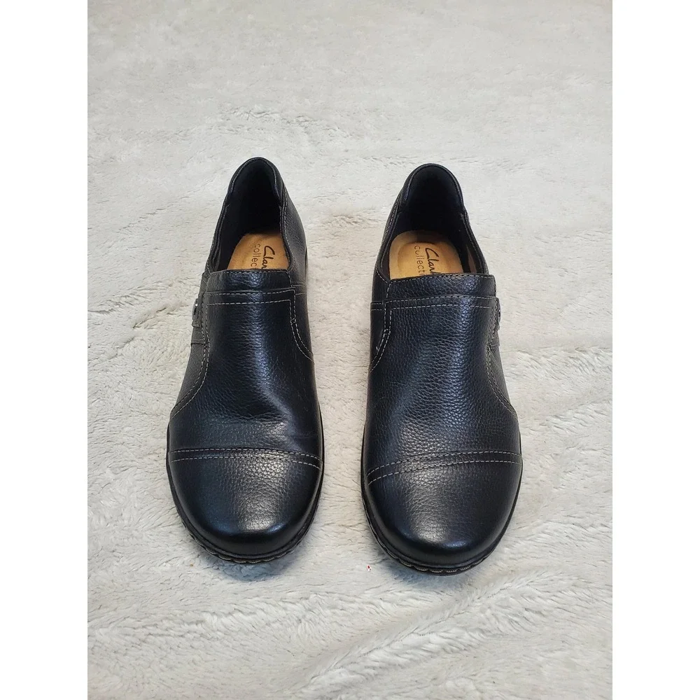 Clarks Black Leather Slip On Loafers Shoes 8.5 Classic Office Capsule Minimalist